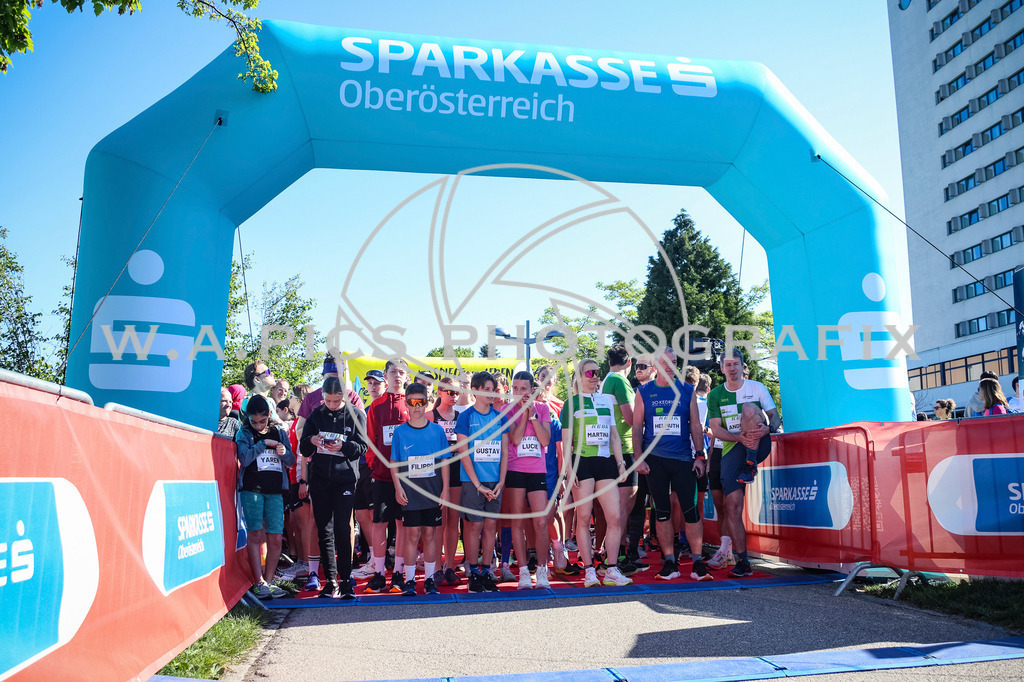 ..... | LINZ,AUSTRIA,27.April 25, Int. 3 Brückenlauf Linz  , Image shows: Photo: WAPICS / Manuel Binder