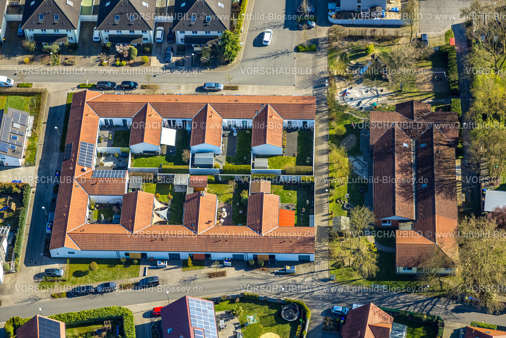 Luenen250404419 | Luftbild, Wohngebiet rechteckige Wohnanlage mit Innenhof Sperlingsweg, DRK Kita Kindergarten Sonne, Mond und Sterne,Nordlünen, Lünen, Ruhrgebiet, Nordrhein-Westfalen, Deutschland