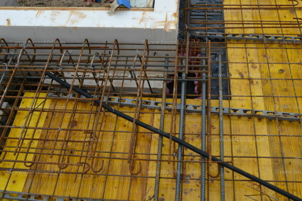 bib-lg17-elektroinstallation-0051 | Nach LV-Leistungsgruppen sortierte Detailfotos über den Bau eines Hauses. Alle Hausbau-Bilder direkt vom Urheber und Autor der Website Haus-Selber-Bauen.com