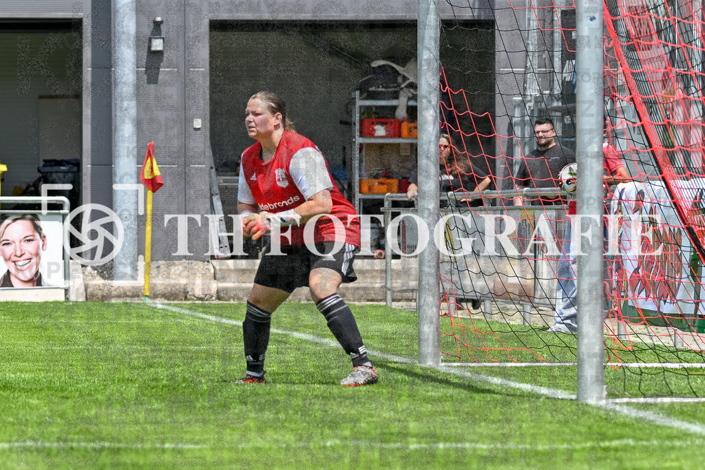 GER, FC Hauingen - SV Waldhaus, Frauen-Fussball, Rothaus Bezirkpokal, Finale, Saison 2024/2025, 29.05.2025 | Emilia Löper (FC Hauingen, #21) GER, FC Hauingen - SV Waldhaus, Frauen-Fussball, Rothaus Bezirkpokal, Finale, Saison 2024/2025, 29.05.2025Foto: TH Fotografie/Thomas Hess