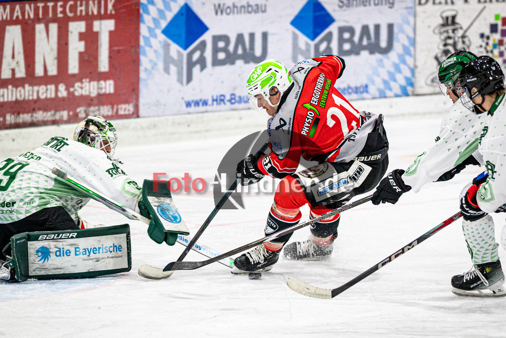 TSV Peißenberg MINERS gegen TSV Erding GLADIATORS | Eishockey Bayernliga Herren Vorrunde 2024/25, TSV Peißenberg MINERS gegen TSV Erding GLADIATORS, 20250119,Torchance Florian SEELMANN (MINERS 21),2025-01-19 in Peißenberg (Eisstadion Peißenberg)Florian SEELMANN (MINERS 21)Copyright: WolfgangxLindner foto-lindner.de