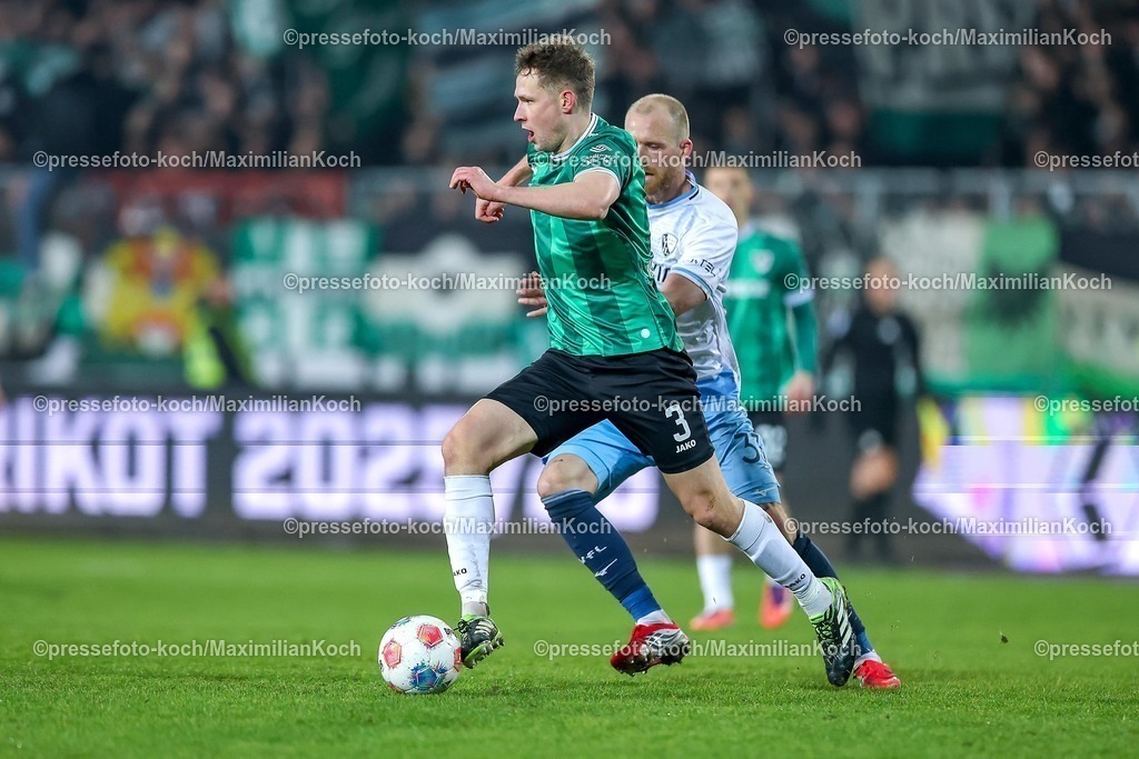 PRM06022601101 | 06.02.2026, Fußball, Preußen Münster - VfL Bochum, 2. Fußball Bundesliga,  Preußenstadion, 21.Spieltag, Saison 2025 2026: Paul Jaeckel&nbsp;(Preussen Muenster #03)  im Zweikampf gegen  Philipp Hofmann&nbsp;(VfL Bochum #33)  DFB regulations prohibit any use of photographs as image sequences and or quasi-video.