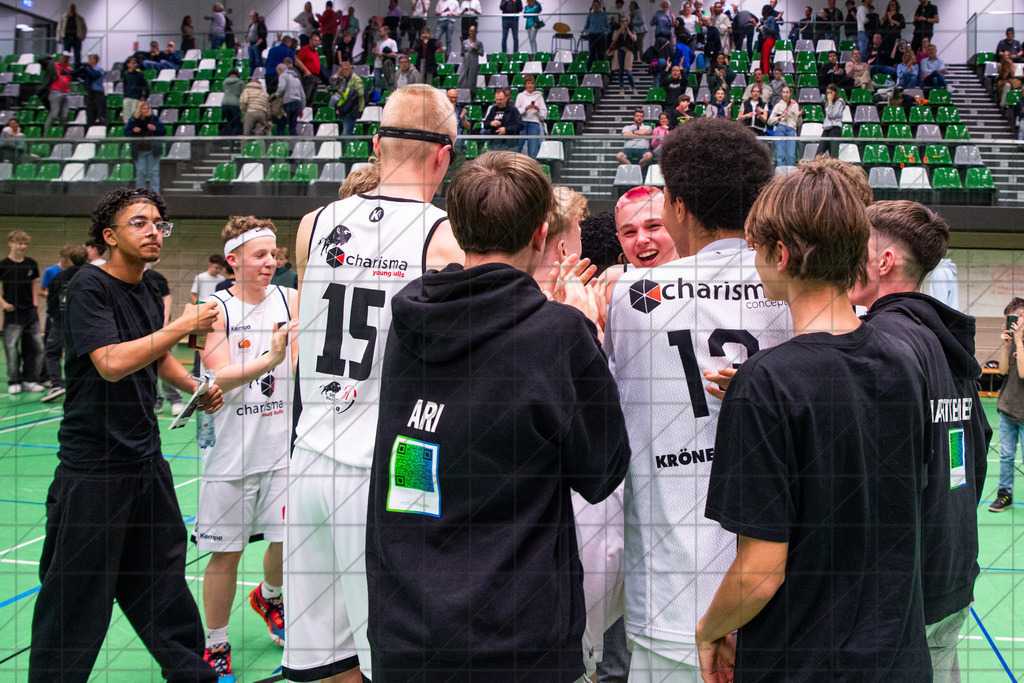 JBBL 24/25 | 21.03.2025 | Charisma Young Bulls vs. Mitteldeutsche Basketball Akademy | JBBL 24/25 | 21.03.2025 | Charisma Young Bulls vs. Mitteldeutsche Basketball Akademy | 1. Runde PlayOffs Gruppe Nord, 2. Spiel - - - - - CREDIT, www.bullenfotos.de, Martin König, Hörner Weg 40, D-49078 Osnabrück, +4917663732967, Nutzung und Weitergabe nur zu den vereinbarten Zwecken. Presseanfragen an Urheber. Alle Rechte beim Urheber. - - - - - - Realisiert mit Pictrs.com
