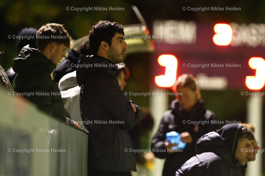 NH_EimsbüttelerTV_TSVBuchholz08_OberligaHamburg_10102025 | Cem Gürsoy (Co-Trainer, Eimsbütteler TV)Fußball I Herren I Gamesright Oberliga Hamburg I Saison 2025-2026  I 12. Spieltag I Eimsbütteler TV - TSV Buchholz 08 I 10.10.2025 I Sportzentrum Hoheluft