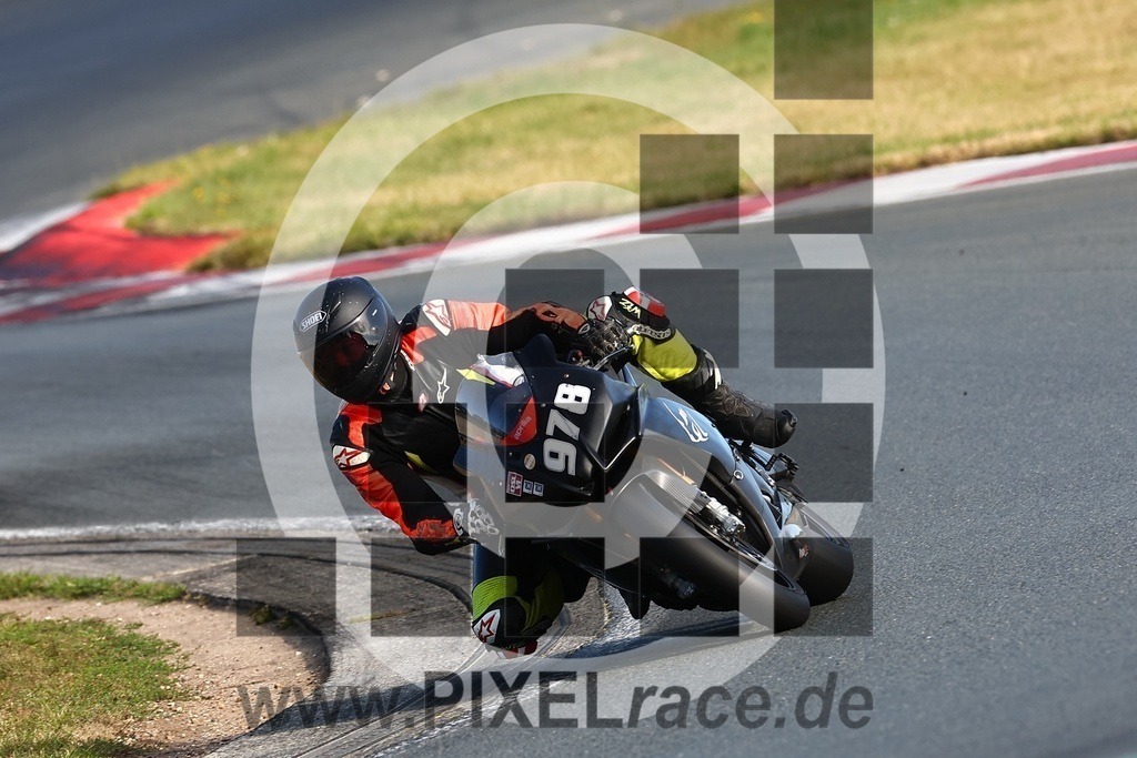 0978-20240915_07357 | Schöne Erinnerungen an spannende Momente - das festzuhalten ist unser Job. PIXELrace.de ist seit 2003 auf den Rennstrecken Europas unterwegs um die Action draußen beim Fahren und die wunderbare Stimmung imm Fahrerlager für euch einzufangen.