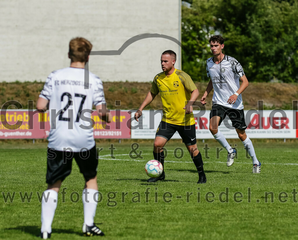 2023-07-09_104_FC_Moosinning_II_gegen_FC_Herzogstadt | Moosinning, Deutschland, 09.07.2023:
Fußball, Kreisliga 2023 / 2024, Testspiel, FC Moosinning II gegen FC Herzogstadt, Endergebnis: 2:1

Foto: Christian Riedel / fotografie-riedel.net