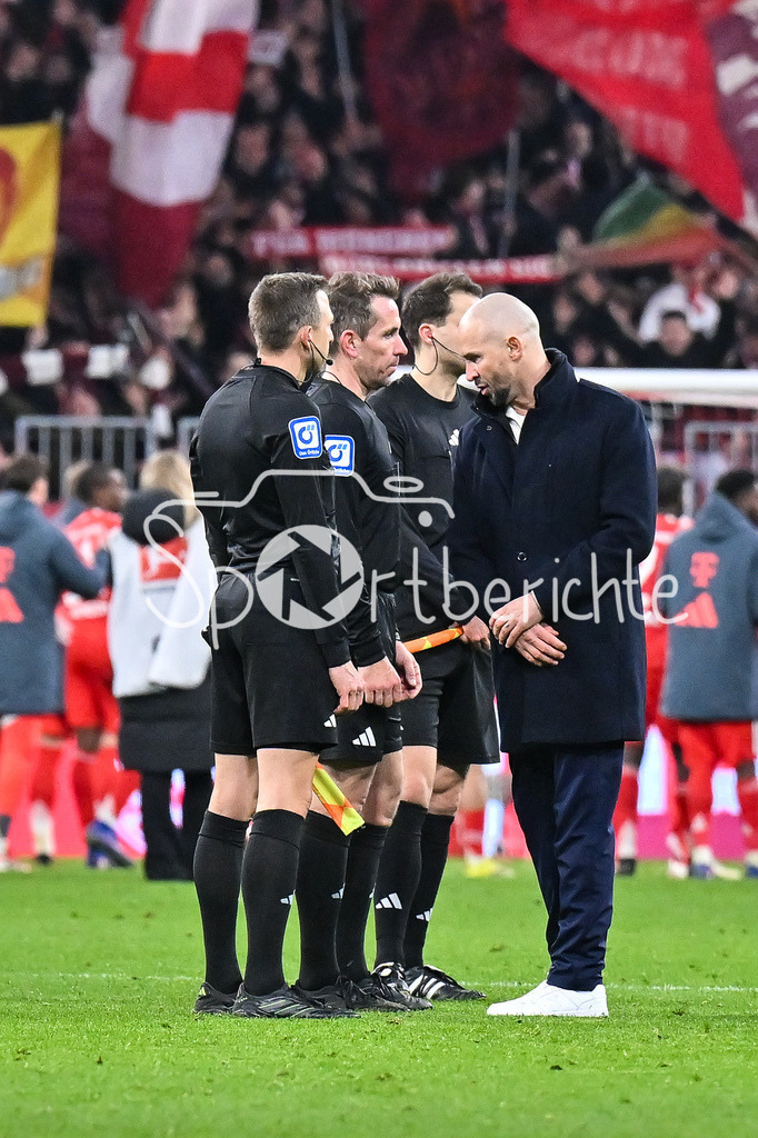 FC Bayern München - TSG 1899 Hoffenheim | MUNICH, GERMANY - 08. FEBRUARY: Es gab gesprächsbedarf zwischen Schiedsrichter Tobias STIELER und Christian ILZER Trainer TSG 1899 Hoffeneheim nach dem Bundesligamatch zwischen dem FC Bayern München und der TSG 1899 Hoffenheim am 21. Spieltag in der Allianz Arena / DFL REGULATIONS PROHIBIT ANY USE OF PHOTOGRAPHS AS IMAGE SEQUENCES AND/OR QUASI-VIDEO