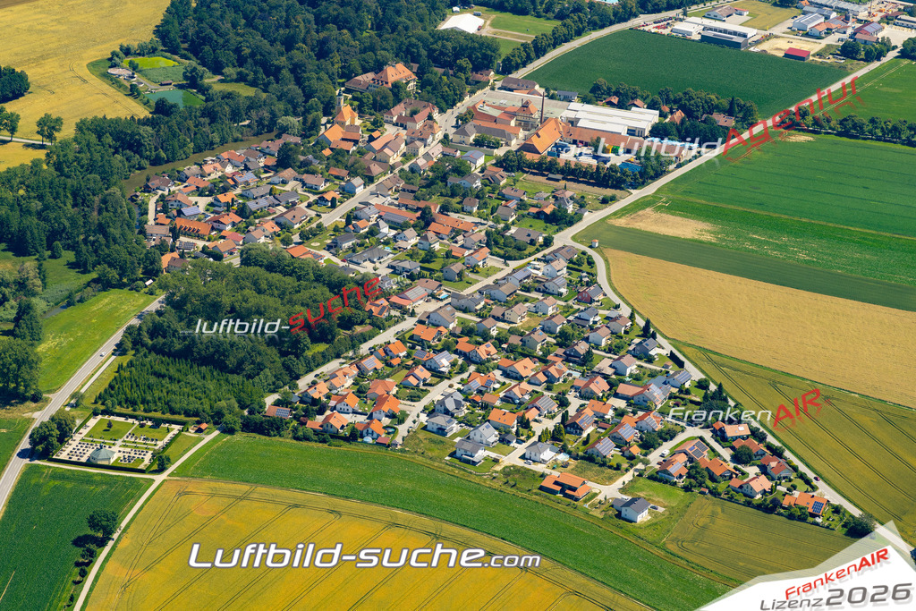 Aktuelles Luftbild von Adldorf Eichendorf - Die Luftaufnahme wurde 2022 mittels UL-Flugzeug erstellt ( keine Drohne ) - hochauflösende Kamera-Systeme von  Canon -Beste Qualität - Für grossformatige Ausdrucke geeignet. Die Geschenkidee !