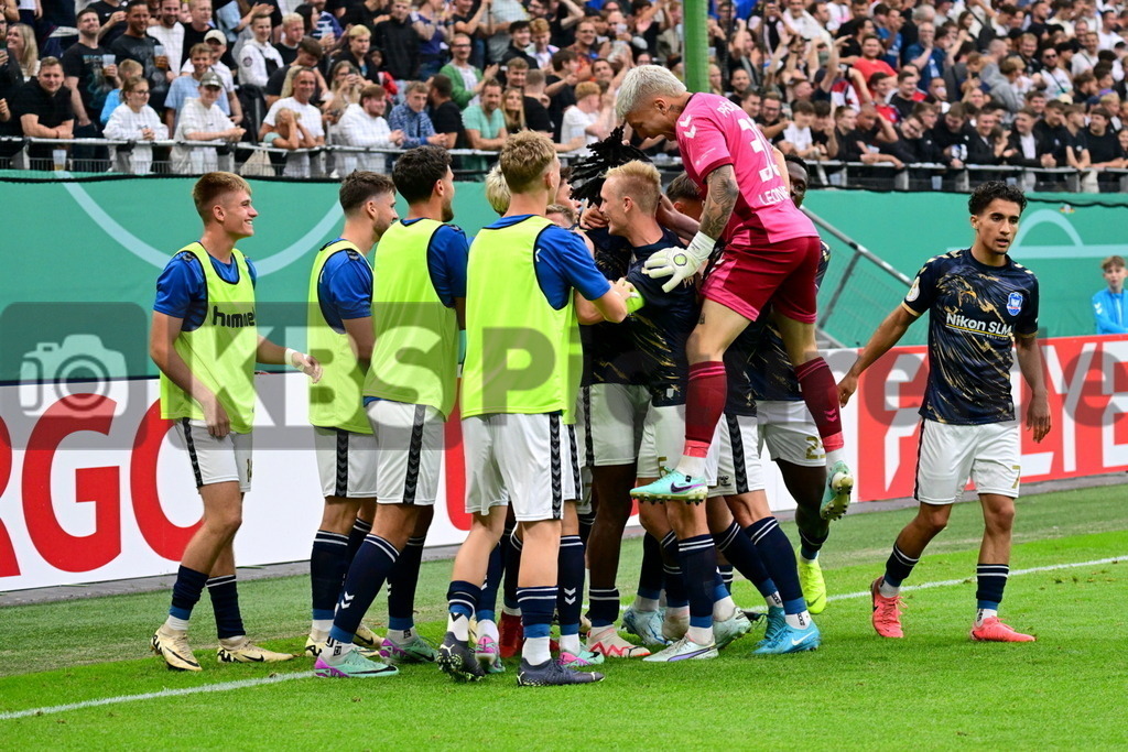KBS Picture_PhoenixLuebeck-BorDortmund_015 | Phoenix Luebeck Torjubel zum 1:3  Torschuetze ist Iloka Obinna (Phoenix Luebeck) ,Sportplatz :  Volksparkstadion, - Realisiert mit Pictrs.com