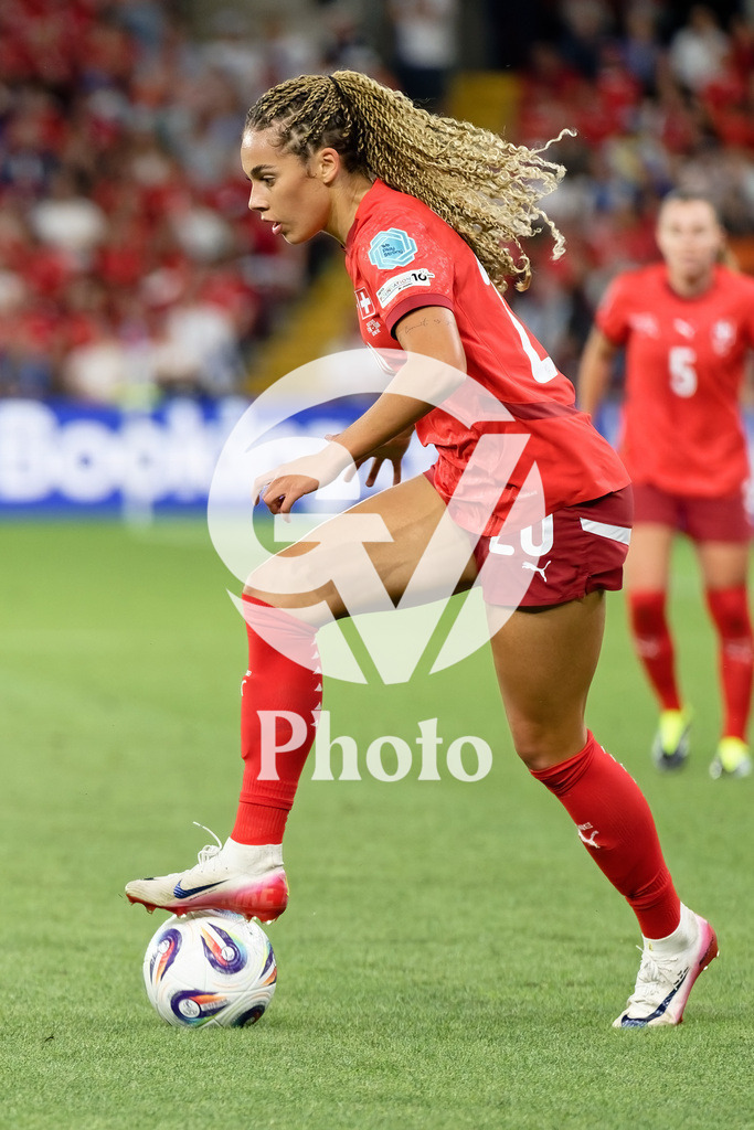 Finland v Switzerland: UEFA Women's EURO 2025 Group A | GENEVA, SWITZERLAND - JULY 10: Alayah Pilgrim of Switzerland controls the ball  during the UEFA Women's EURO 2025 Group A match between Finland and Switzerland at Stade de Geneve on July 10, 2025 in Geneva, Switzerland. (Photo by Giuseppe Velletri/Sports Press Photo/Getty Images)
