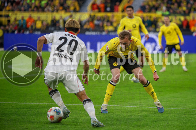 08.05.2026, GER, Fussball, Herren, 1. BL, Saison 2025/2026, Borussia Dortmund - Eintracht Frankfurt | Ritsu Doan (SGE) und Maximilian Beier (BVB) im Kampf um den Ball