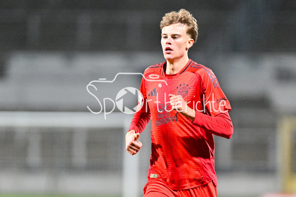 FC Bayern Amateure - SpVgg Hankofen-Hailing | Im Bild Jonathan Asp JENSEN (FC Bayern München II #11) / Einzelfoto / Freisteller / Regionalliga Bayern: FC Bayern Muenchen II - SpVgg Hankofen-Hailing, Gruenwalder Stadion am 28.03.2025