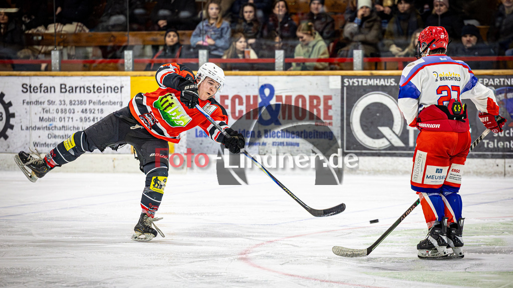 Peißenberg MINERS U20 gegen EC Peiting U20 | Eishockey Bayernliga U20 Vorrunde, Peißenberg MINERS U20 gegen EC Peiting U20, 20260228,Schuss,2026-02-28 in Peißenberg (flatbuy Arena Peißenberg), Copyright: WolfgangxLindner www.foto-lindner.de