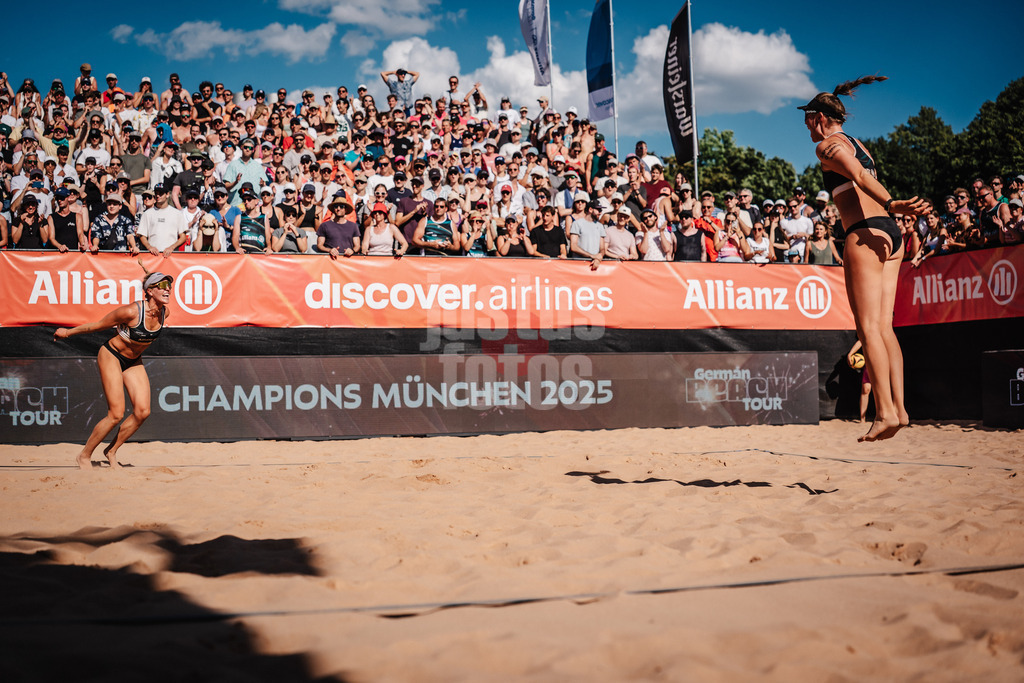 Beachvolleyball | Frauen | Allianz German Beach Tour 2025 | Tourstop München | 13.07.2025 | v.l. Melanie Paul und Lea Kunst jubeln nach dem Sieg des Turniers