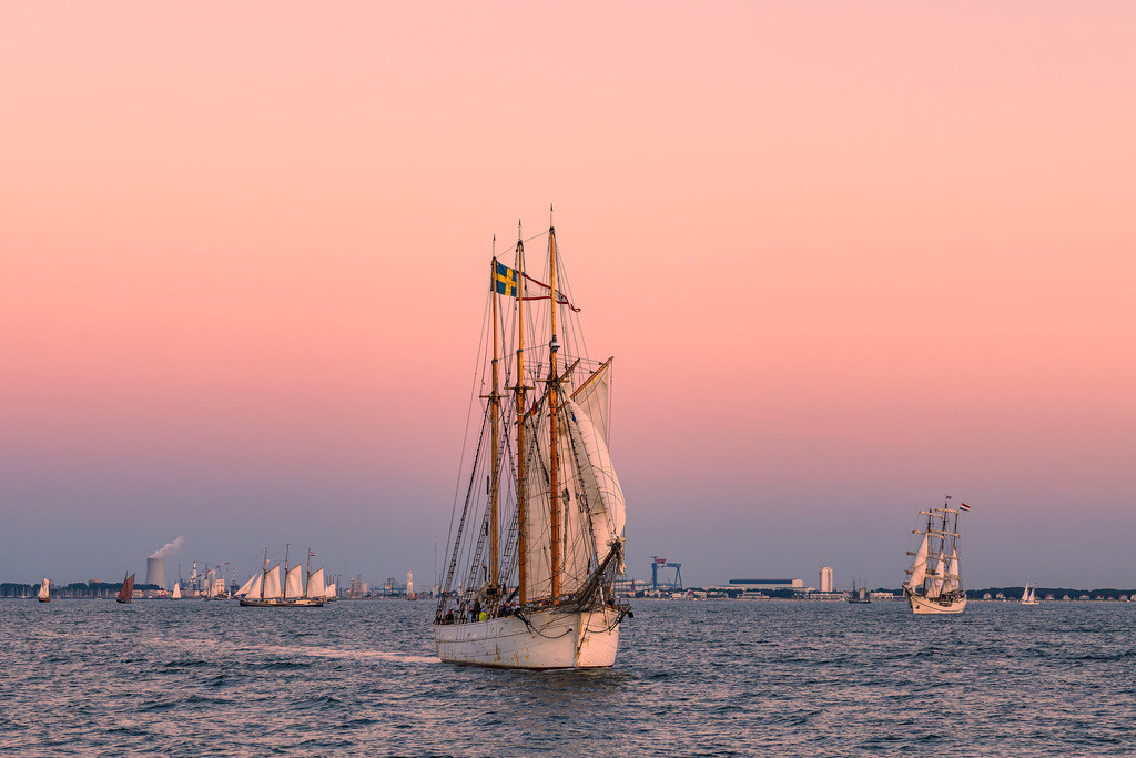 Segelschiffe im Sonnenuntergang auf der Hanse Sail in Rostock | Segelschiffe im Sonnenuntergang auf der Hanse Sail in Rostock.