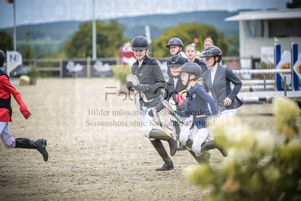 DOS_0129 | Entdecke hochwertige Reitturnierfotos von Foto Oger. Professionell, emotional und authentisch – jetzt Lieblingsmomente im Shop bestellen.Deutschlandweite Turnierfotografie. - Realisiert mit Pictrs.com