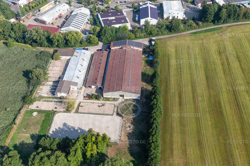 Oliver Wehnes http://wehnes-trainingstable.de/ | Luftbild: Oliver Wehnes http://wehnes-trainingstable.de/ im Ortsteil Minderslachen in Kandel im Bundesland Rheinland-Pfalz in Deutschland. Foto: IMG_117317.jpg vom 25.08.2019 durch Werner Riehm/FLY-FOTO.de - Realisiert mit Pictrs.com