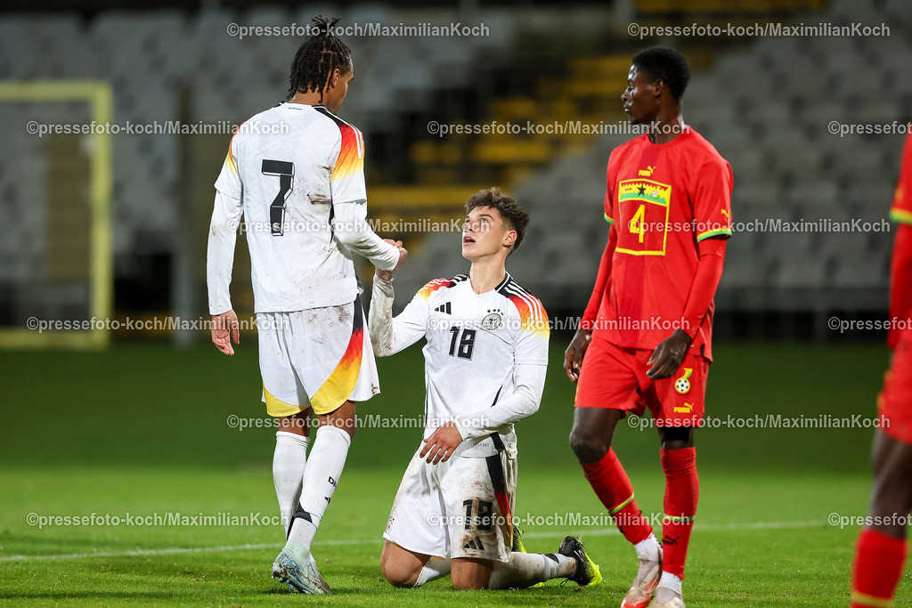 WUP14102401048 | 14.10.2024, Fußball, U20 Länderspiel Deutschland - Ghana, Stadion am Zoo, Wuppertal, Saison 2024 2025: Torjubel nach dem 5:0 durch Mert Kömür (GER #18) - zusammen mit Damion Downs (GER #7)