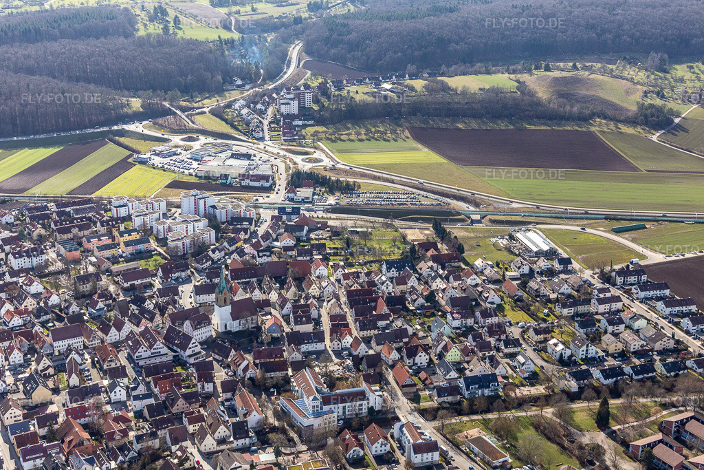 Luftbild: Petruskirche und Rathaus an der Hauptstr in Renningen im Bundesland Baden-Württemberg in Deutschland. Foto: IMG_124992.jpg vom 20.02.2021 durch Werner Riehm/FLY-FOTO.de