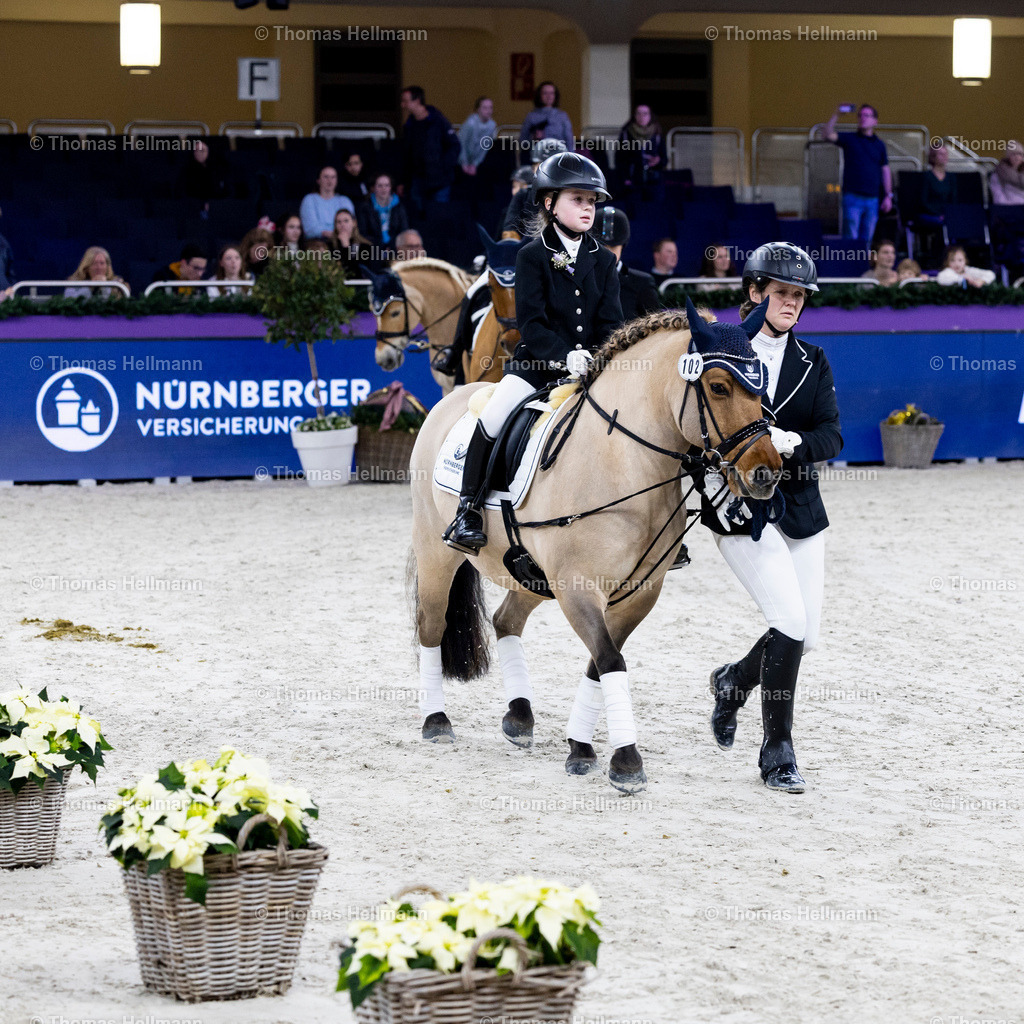 TH_Nürnberger Burgpokal Führzügelwettbewerb_13240 | Nürnberger Burgpokal Führzügelwettbewerb beim Festhallen Reitturnier Frankfurt 2023 am 15.12.23 in Frankfurt, Festhalle
