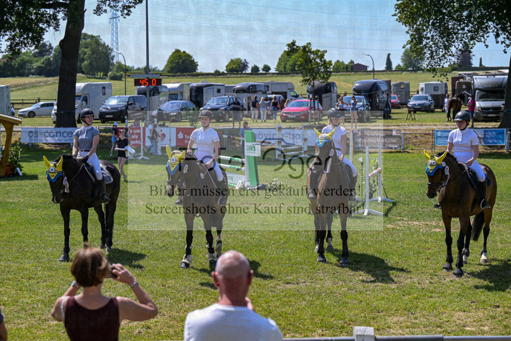 Reitturnier Voxtrup | Entdecke hochwertige Reitturnierfotos von Foto Oger. Professionell, emotional und authentisch – jetzt Lieblingsmomente im Shop bestellen.Deutschlandweite Turnierfotografie. - Realisiert mit Pictrs.com