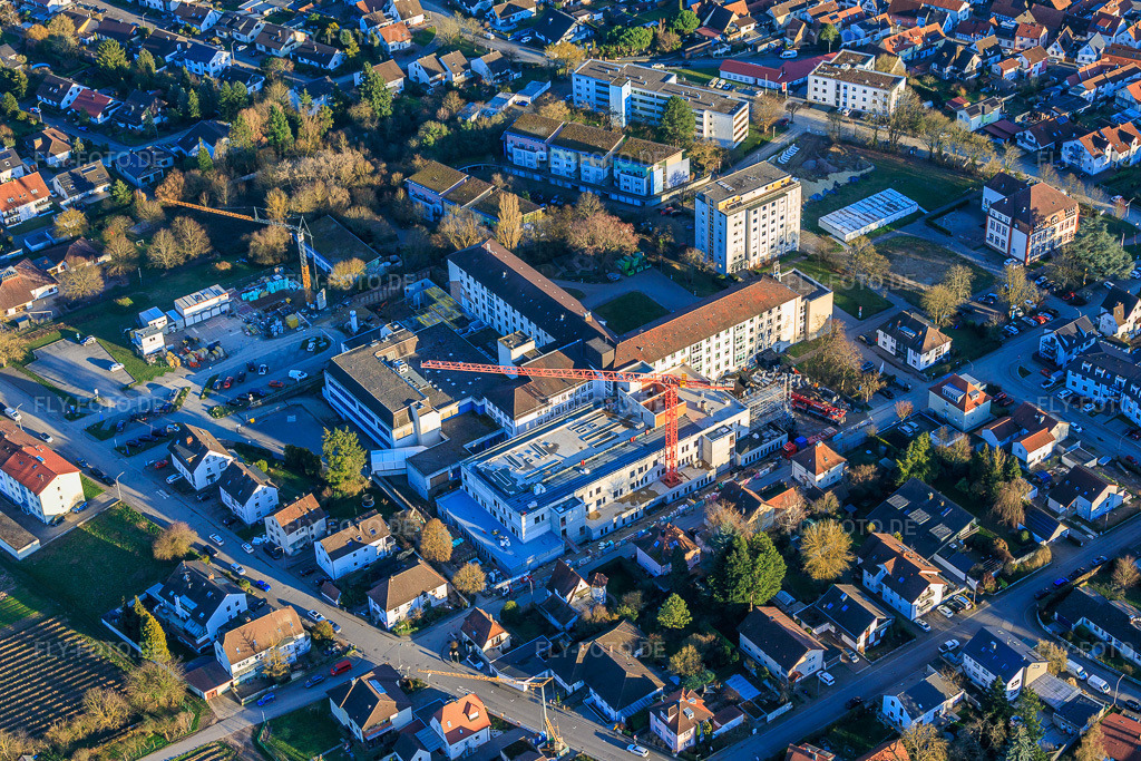Luftbild: Baustelle zur Erweiterung der Asklepios Südpfalzklinik Kandel in Kandel im Bundesland Rheinland-Pfalz in Deutschland. Foto: IMG_153323.jpg vom 01.03.2026 durch Werner Riehm/FLY-FOTO.deAsklepios Südpfalzklinik Kandel - Asklepios Südpfalzklinik Kandel