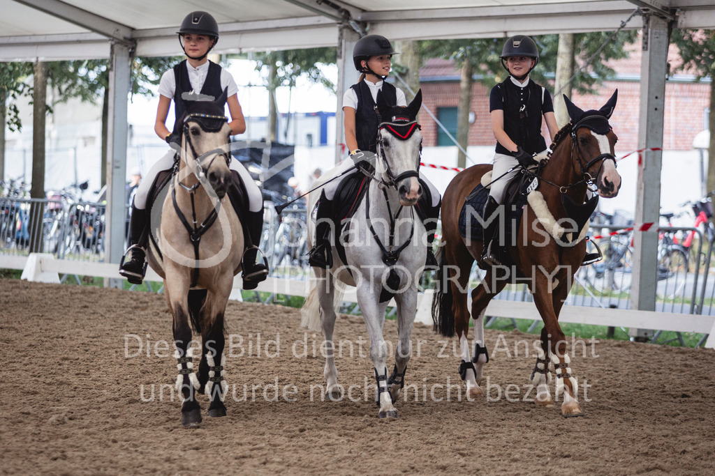 240829_TdS_PonyTrophy-100 | Deine schönsten Turniermomente als professionelle Fotos! Entdecke hochwertige Pferdesport-Fotografie im Online-Shop. Jetzt Fotos finden & bestellen!