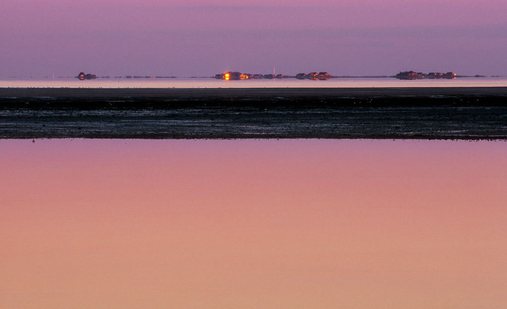 Blick auf Hallig Inseln im Abendlicht | Stenodde, Deutschland - October 21, 2010: Blick auf Hallig Inseln im Abendlicht. - Realisiert mit Pictrs.com