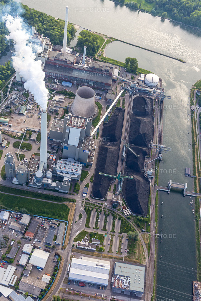 Luftbild: EnBW Steinkohlekraftwerk am Rhein im Ortsteil Daxlanden in Karlsruhe im Bundesland Baden-Württemberg in Deutschland. Foto: IMG_126899.jpg vom 28.05.2021 durch Werner Riehm/FLY-FOTO.de