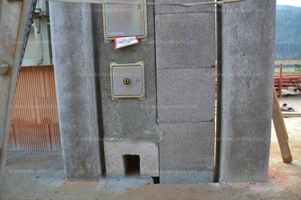 bib-lg08-schornstein-0029 | Nach LV-Leistungsgruppen sortierte Detailfotos über den Bau eines Hauses. Alle Hausbau-Bilder direkt vom Urheber und Autor der Website Haus-Selber-Bauen.com