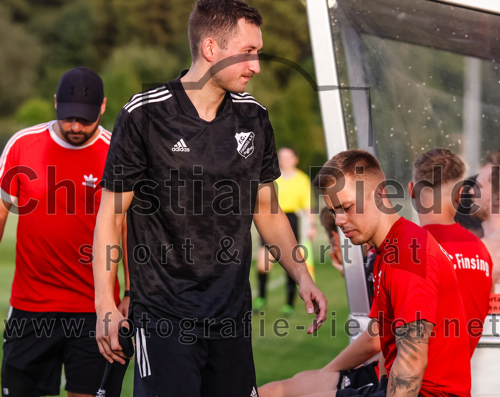 2023-08-25_038_FC_Finsing_gegen_FC_Lengdorf | Finsing, Deutschland, 25.08.2023:
Fußball, Kreisliga 2023 / 2024, 6. Spieltag, FC Finsing gegen FC Lengdorf, Endergebnis: 5:0

Kilian Schmitt (FC Finsing, #8), Philipp Tholl (FC Finsing, #4)

Foto: Christian Riedel / fotografie-riedel.net