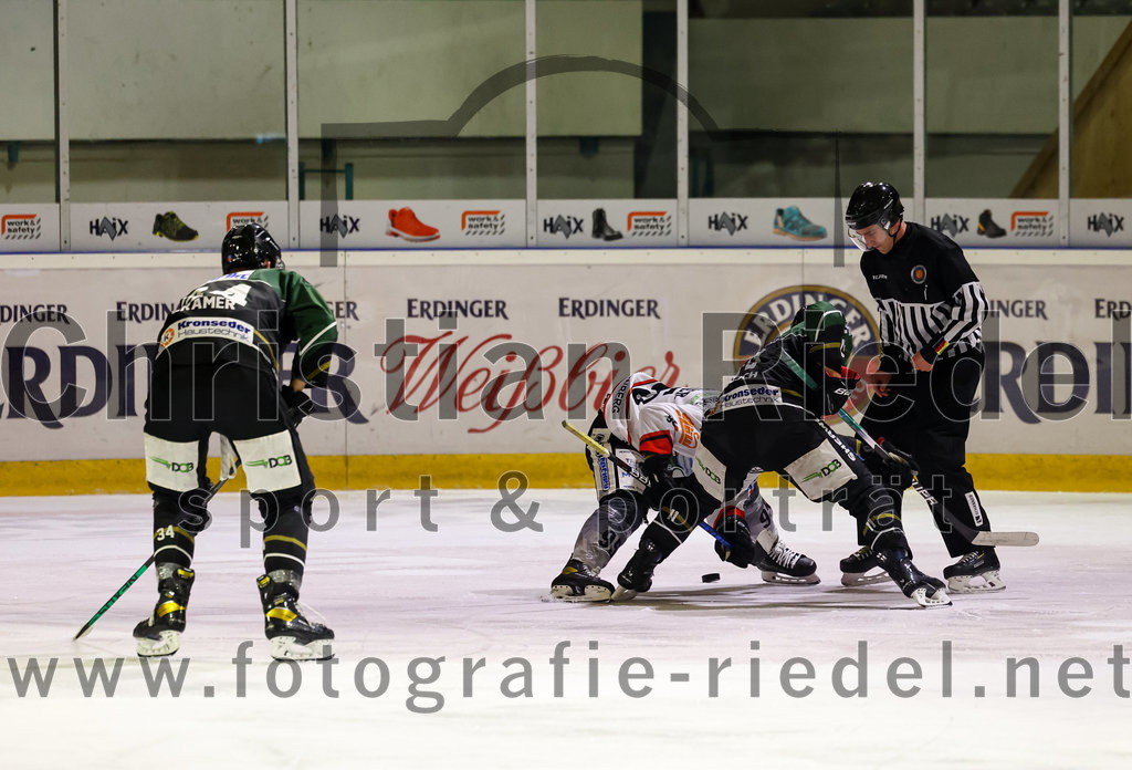 2022-11-04_128_Eishockey_TSV_Erding_gegen_TSV_Peissenberg | Erding, Deutschland, 04.11.2022:
Eishockey, Bayernliga 2022 / 2023, 10. Spieltag, TSV Erding gegen TSV Peißenberg, Endergebnis: 4:3

Sebastian Busch (Erding Gladiators, #11)

Foto: Christian Riedel / fotografie-riedel.net