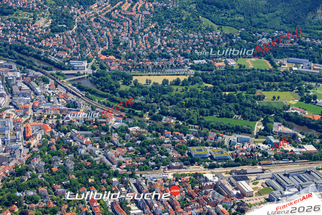 Die Luftaufnahme der Stadt Jena wurde vom UL-Flugzeug heraus erstellt ( keine Drohne )- hohe Auflösung für beste Qualität