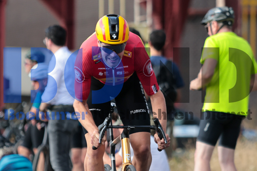 SES_DEUTOU20250820-83 | bond - Realisiert mit Pictrs.com