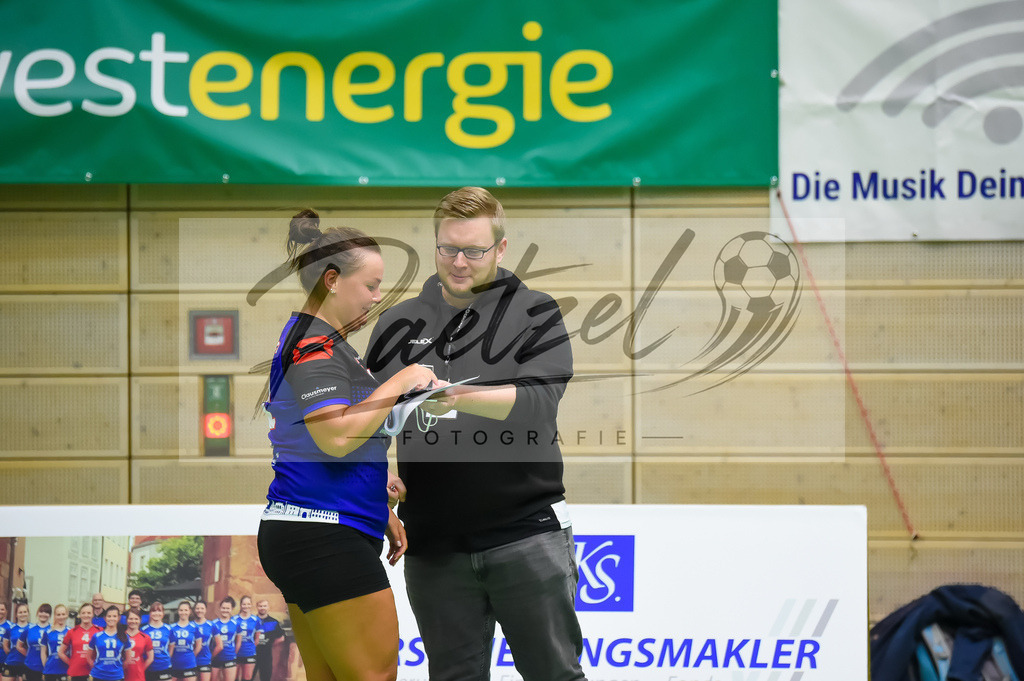 VCOBWA20211106_038 | Volleyball, Frauen:   bei dem Spiel der 3. Liga West zwischen VC Osnabrueck und SV BW Aasee in der Schlosswallhalle am 06.11.2021 in Osnabrueck, Deutschland. - Realisiert mit Pictrs.com
