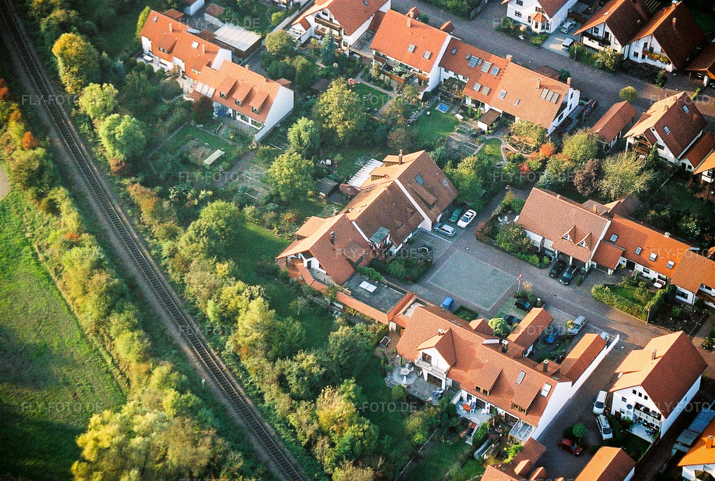 Luftbild: Im Mirabellengarten in Kandel im Bundesland Rheinland-Pfalz in Deutschland. Foto: NEG564312.jpg vom 21.10.2005 durch Werner Riehm/FLY-FOTO.de