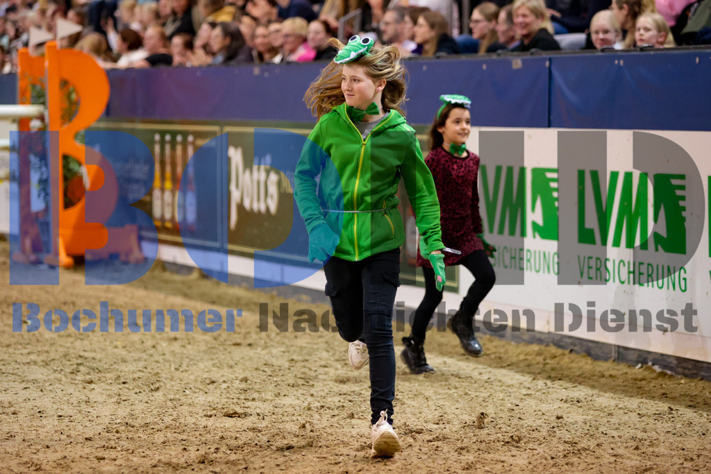 Agravis Cup 2024 - Kostuemspringen {date} -  | {headline}



(Foto: Sebastian Sendlak / BOND)

 - Realisiert mit Pictrs.com