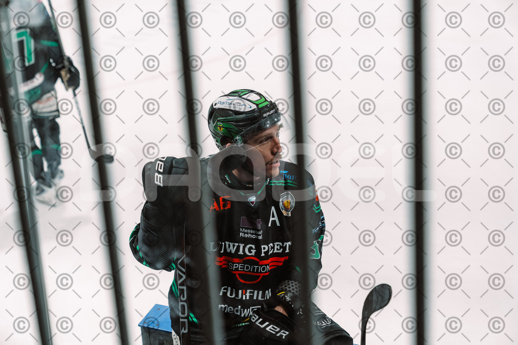 Alligators_vs_Peiting_25_11_2025-77 | Höchstadt Alligators Fotogalerie: Eishockey-Action aus Franken. Professionelle Spielfotos, Portraits & Stadionbilder zum Download. Jetzt entdecken! - Realisiert mit Pictrs.com