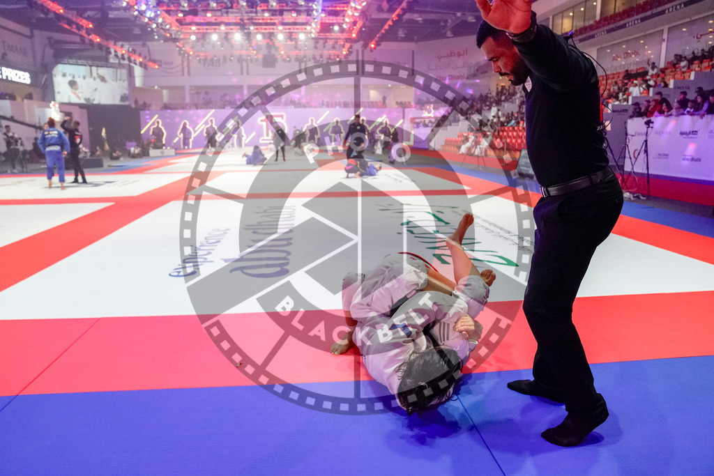 20231109PBB3326 | Fighters compete during the AJP World Professional Championship in the Mubadala Arena in Abu Dhabi, Arab United Emirates, on November 9, 2023.