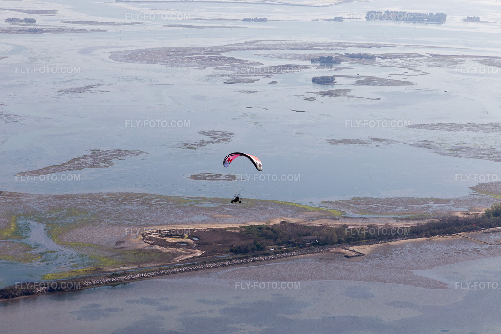 Aerial view: View of the town in Caserma di Canal Muro in the state Friuli Venezia Giulia, Italy. – Photo: IMG_098061.jpg taken on 04/03/2017 by Werner Riehm/FLY-FOTO.com – Resolution of the original: 5472 x 3648 px