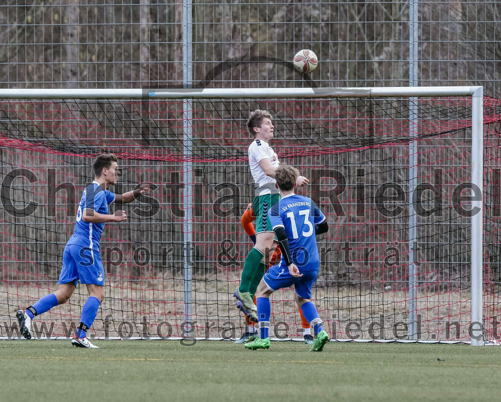 2024-02-17_026_FC_Schwaig_gegen_SV_Kranzberg | Marzling, Deutschland, 17.02.2024:
Fußball, Landesliga Südost 2023 / 2024, Testspiel, FC Schwaig gegen SV Kranzberg, Endergebnis: 4:1

Sebastian Schredl (SV Kranzberg, #36), Tobias Jell (FC Schwaig, #2), Johannes Lühr (SV Kranzberg, #13)

Foto: Christian Riedel / fotografie-riedel.net