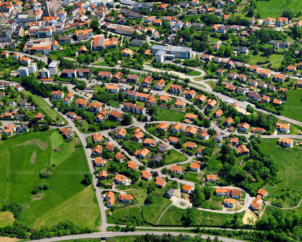 2724086 | WALDKIRCHEN 19.05.2007 Wohngebiet einer Einfamilienhaus- Siedlung  in Waldkirchen im Bundesland Bayern, Deutschland // Single-family residential area of settlement  in Waldkirchen in the state Bavaria, Germany Foto: Gerhard Launer