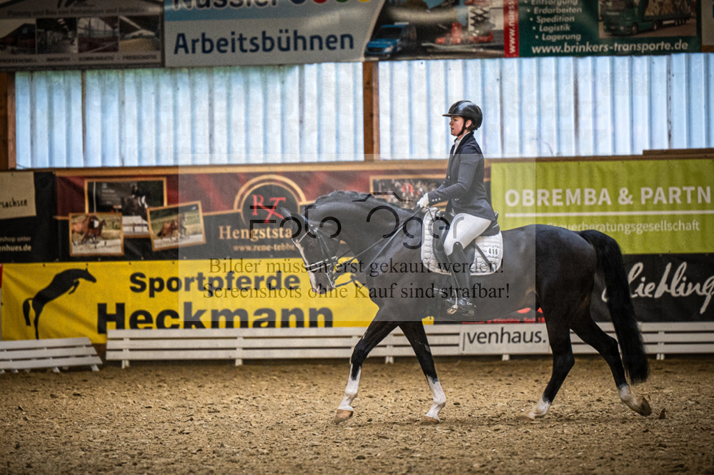 DOS_2642 | Entdecke hochwertige Reitturnierfotos von Foto Oger. Professionell, emotional und authentisch – jetzt Lieblingsmomente im Shop bestellen.Deutschlandweite Turnierfotografie. - Realized with Pictrs.com