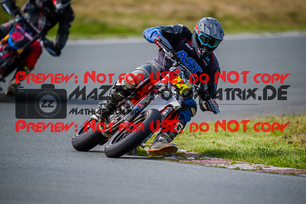 MaZZes_FotoMatrix_220903_3132 | UE40