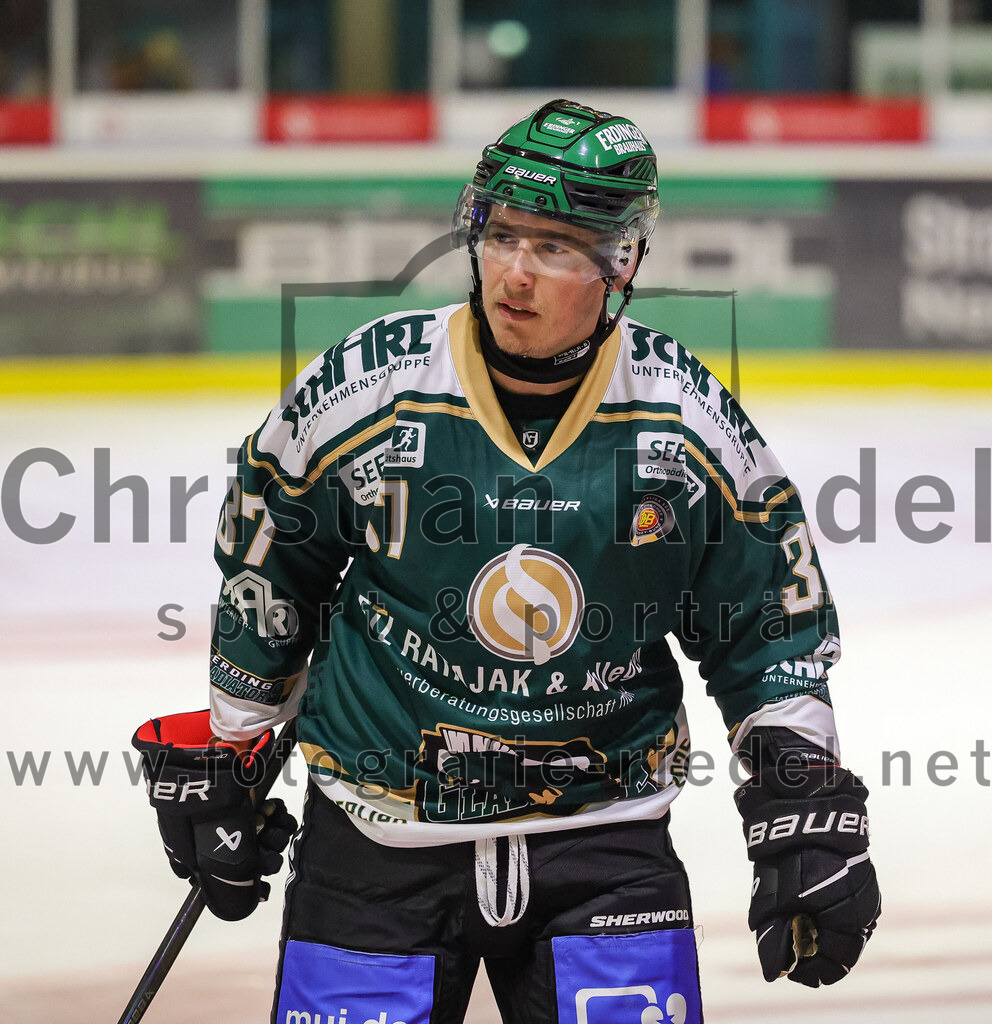 2025-08-22_158_TSV_Erding_gegen_EV_Fuessen | Erding, Deutschland, 22.08.2025:Eishockey, Oberliga Süd 2025 / 2026, Testspiel, TSV Erding gegen EV Füssen, Endergebnis: 1:4Thomas Matheson (Erding Gladiators, #37)Foto: Christian Riedel / fotografie-riedel.net