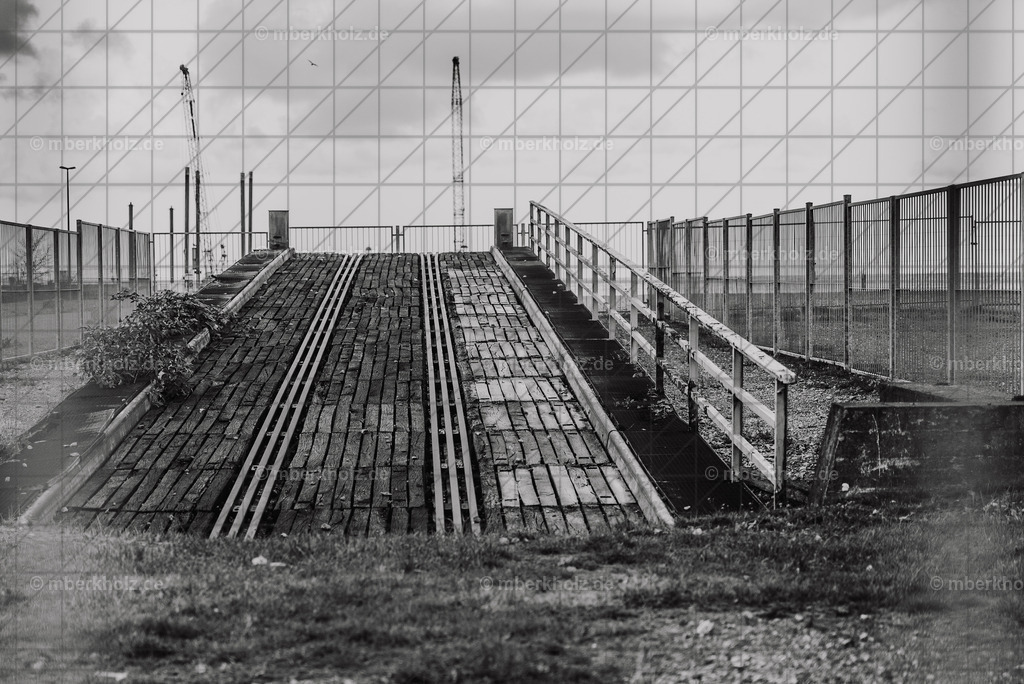 Marko_Berkholz_mberkholz_warnemünde_MBE0287 | Bilder aus dem Ostseebad Warnemünde, den Warnemünder Leuchtturm aus unterschiedlichen Perspektiven für Ihre Büroräume oder den privaten Lieblingsraum. In meinem Premium Bild Shop aus Rostock Warnemünde, entscheiden allein Sie, auf welches exklusive Material, in welcher Größe und in welchem Format der brillante Bilddruck erfolgt. Wir versenden innerhalb Deutschlands, Österreich und der Schweiz. Besuchen Sie mich auch gerne in meinem Warnemünder Fotostudio oder kontaktieren mich bei Fragen zur Motiv. info@mberkholz.de