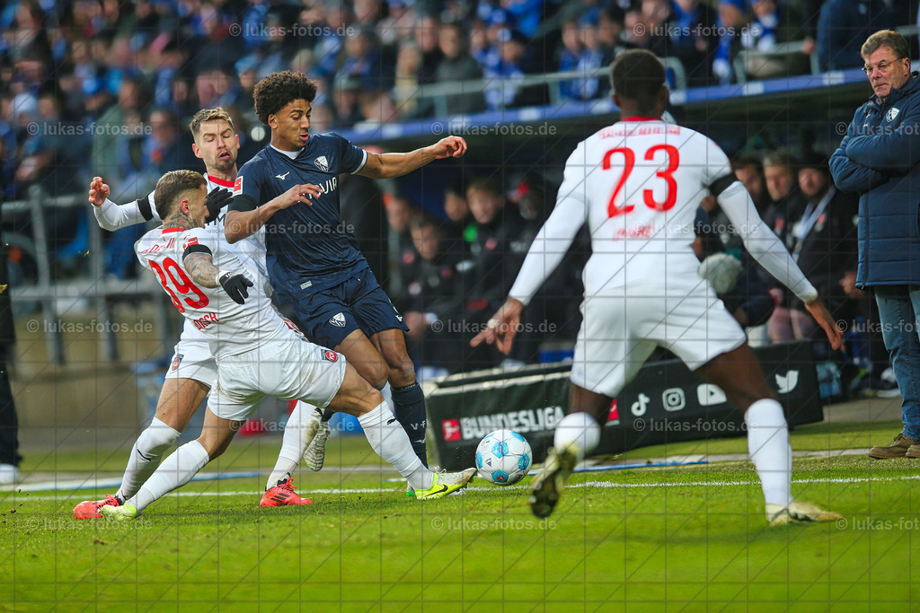 22. Dezember 2024 | VfL Bochum – FC Heidenheim | Bernardo am Ball. Zum Jahresabschluss gelang dem VfL Bochum der erste Saisonsieg. Das Duell mit Heidenheim wurde 2:0 gewonnen - Realisiert mit Pictrs.com