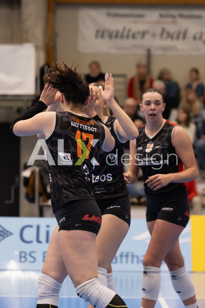Volleyball I Frauen I Saison 2025-2026 I Volleyball NLA | Women I Round 16 I VC Kanti Schaffhausen - Viteos NUC I 31.01.2026 | 17 Amélie Lengweiler (CH) (Viteos NUC) – Außenangriff - Realisiert mit Pictrs.com