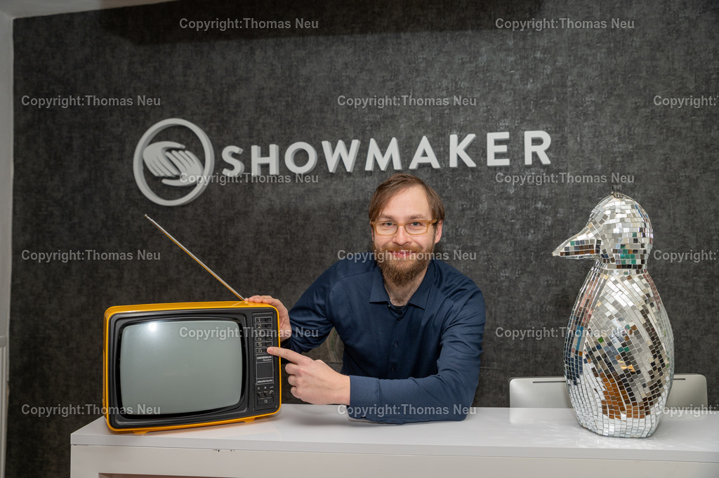 DSC_8752 | Harry Hegenbarth ist ein kreativer Kopf aus Bensheim an der Bergstraße und Inhaber der Agentur Showmaker (auch bekannt als Showmaker Entertainment) – einer Werbe- und Eventagentur, die für unkonventionelle Konzepte mit sozialem Mehrwert steht,Harry organisiert seit vielen Jahren Kulturveranstaltungen:

Vogel der Nacht Festival (seit 2003),

PLEY! / AIRPLEY! (seit 2005),

Stadtparkustik Festival (seit 2007),

Birkengarten Festival (seit 2009),

PHUNGO Festival (seit 2013