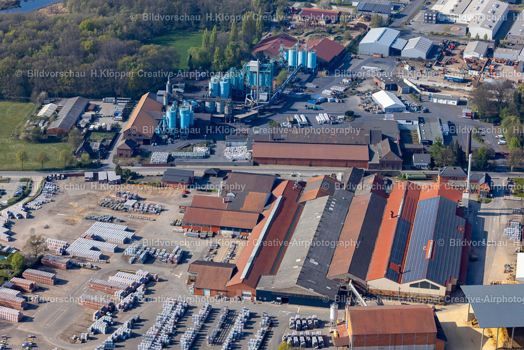 Luftbilder Brüggen-9993 | Werksgelände des Ziegel- und Bedachungsmaterial- Baustoffherstellers der Röben Tonbaustoffe GmbH an der Swalmener Straße in Brüggen im Bundesland Nordrhein-Westfalen, Deutschland. - Realisiert mit Pictrs.com